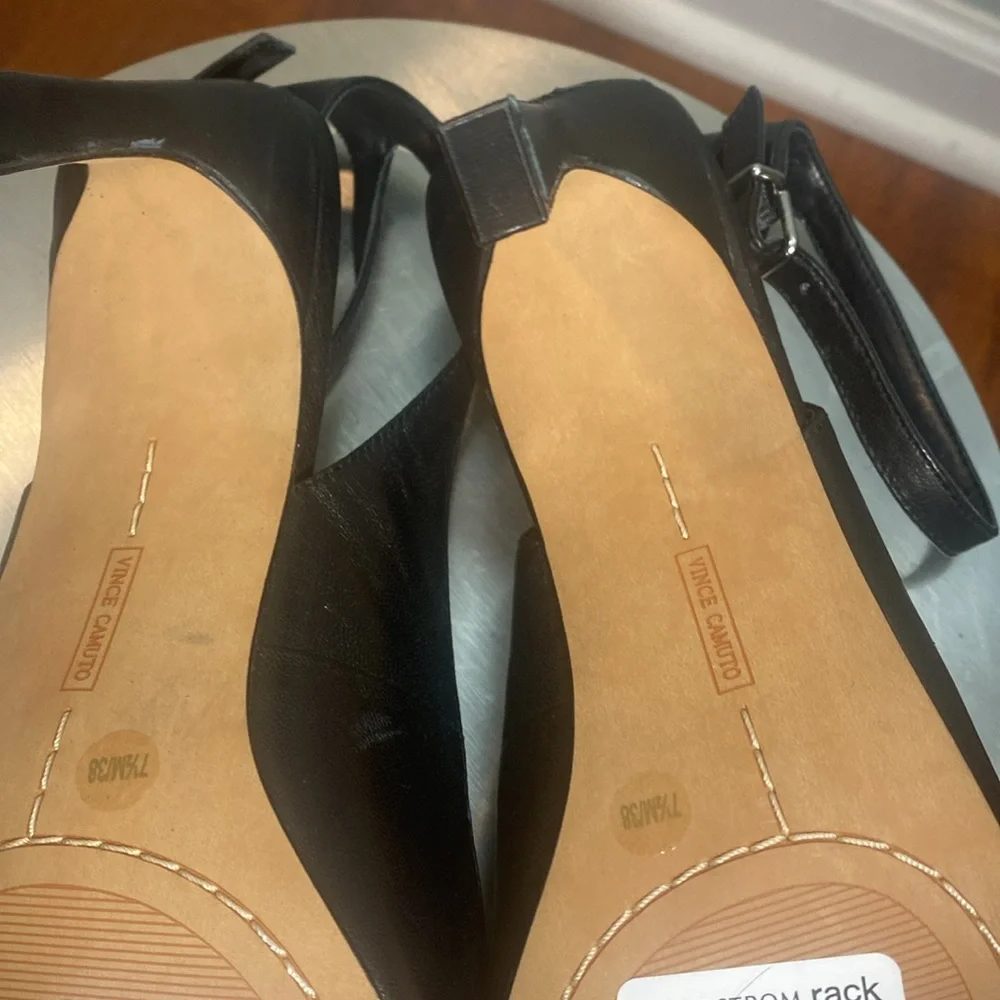 NWOT VINCE CAMUTO BLACK LEATHER SHOES
